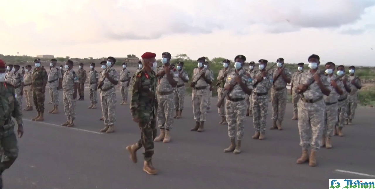 FAD : Visite d’inspection des troupes  sur la piste de défilé du 27 juin