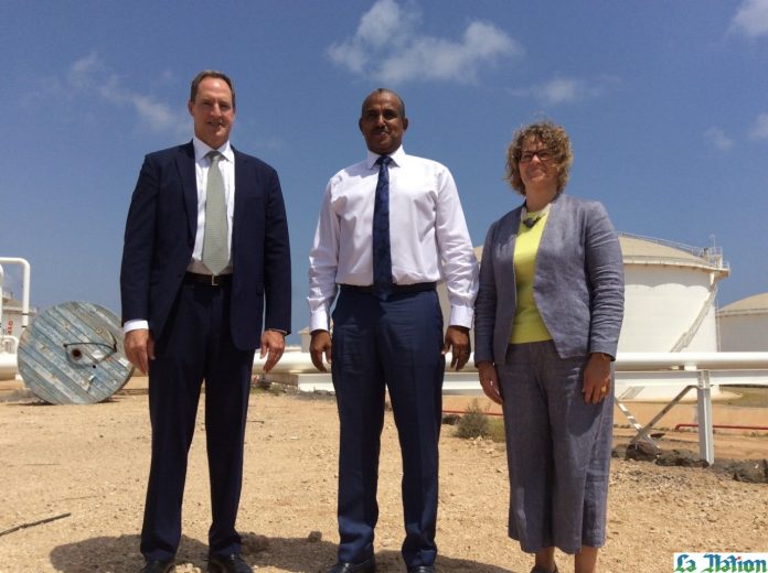 L’ambassadeur Jonathan Pratt visite les infrastructures techniques et sécuritaires du Terminal Pétrolier Horizon (1)