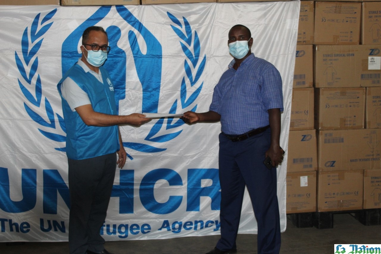 Le HCR offre des médicaments et du matériel médical au ministère de la Santé