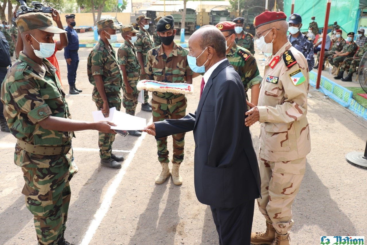 Cérémonie de clôture de la formation CT1 artillerie et CTE musique