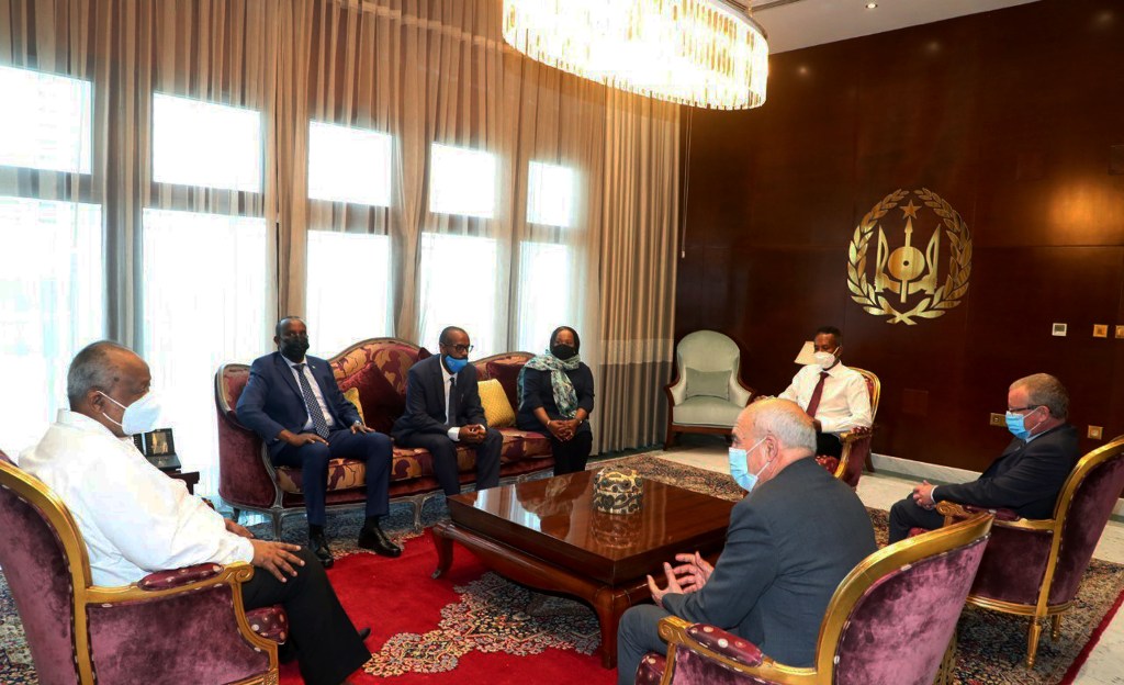 Le Chef de l’Etat reçoit le président de la Haute Autorité tunisienne de la Communication