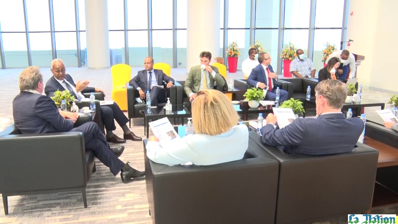 Le milliardaire australien Andrew Forrest visite les infrastructures portuaires de Djibouti