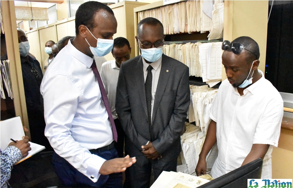 Le ministre de l’Intérieur en immersion à la Direction générale de la Population et de la Famille