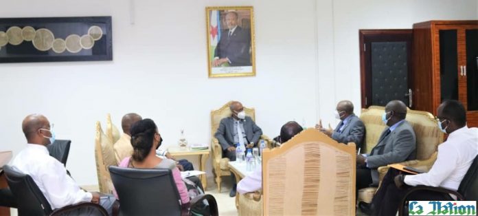 Le ministre de la santé reçoit l'ambassadeur cubain