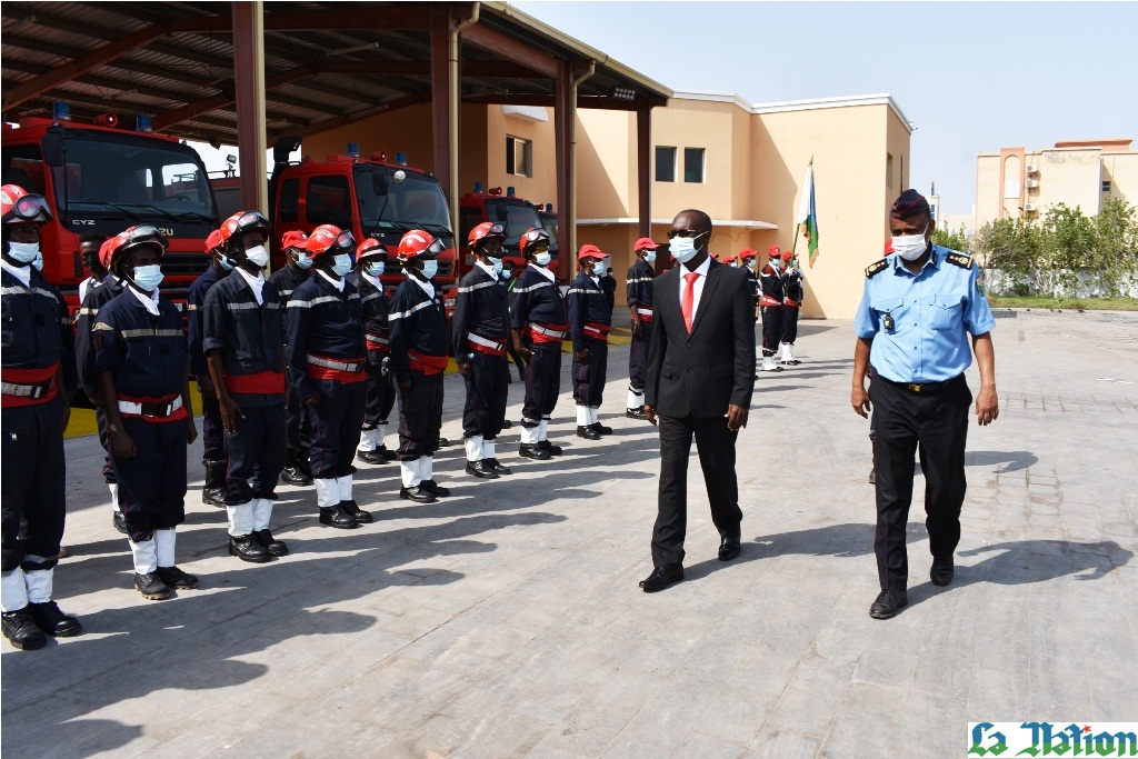 Le ministre de l’intérieur visite la caserne des sapeurs pompiers de Djibouti