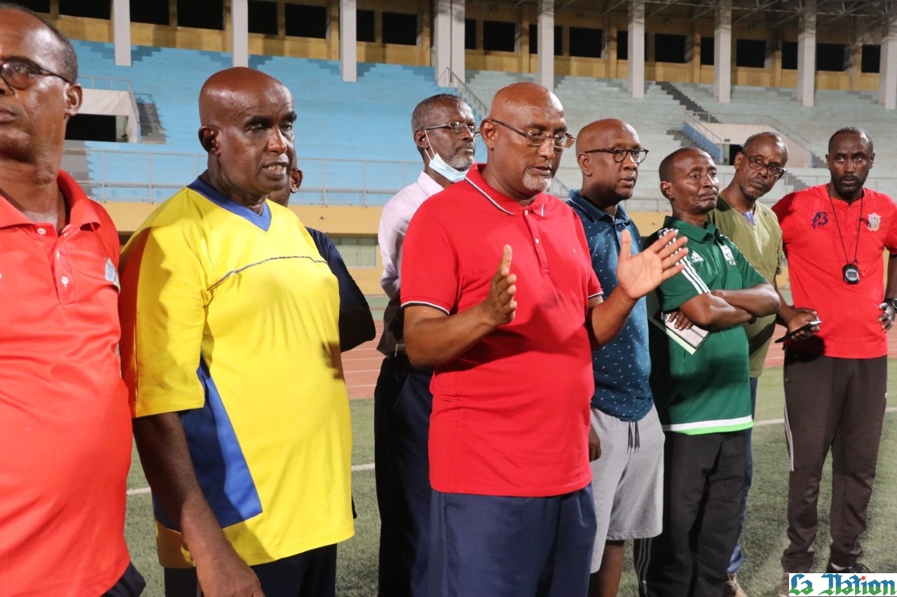 Le secrétaire d’État chargé des sports rend visite à l’équipe nationale Senior A