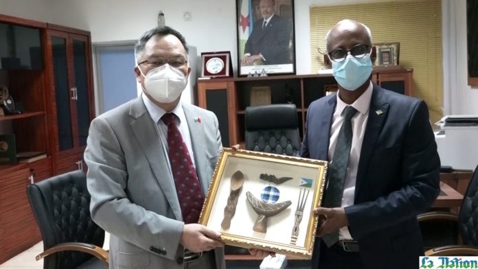 Visite d’adieu de l’ambassadeur Zhuo Ruisheng au ministre de la Santé