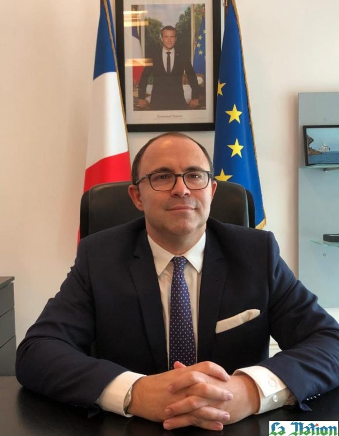 Avec l’ambassadeur de France à DjiboutiArnaud guillois « Dans tous les domaines, ma feuille de route est de faire « plus et mieux » à Djibouti »