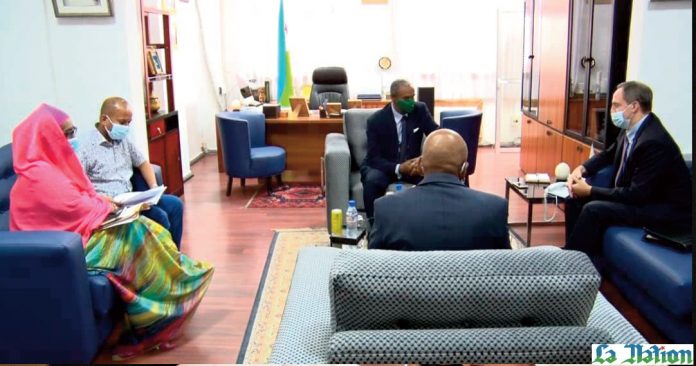 Entrevue entre le ministre Ali Hassan Bahdon et l’ambassadeur Jonathan Pratt