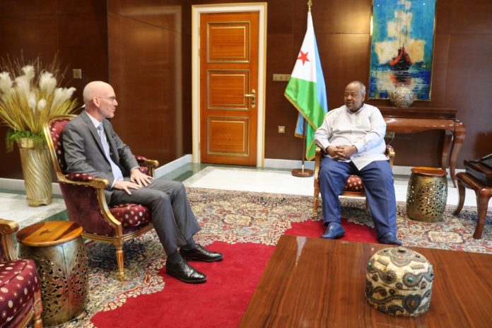LE PRÉSIDENT DE LA RÉPUBLIQUE REÇOIT LE REPRÉSENTANT SPÉCIAL DU SECRÉTAIRE GÉNÉRAL DES NATIONS UNIESPOUR LA SOMALIE