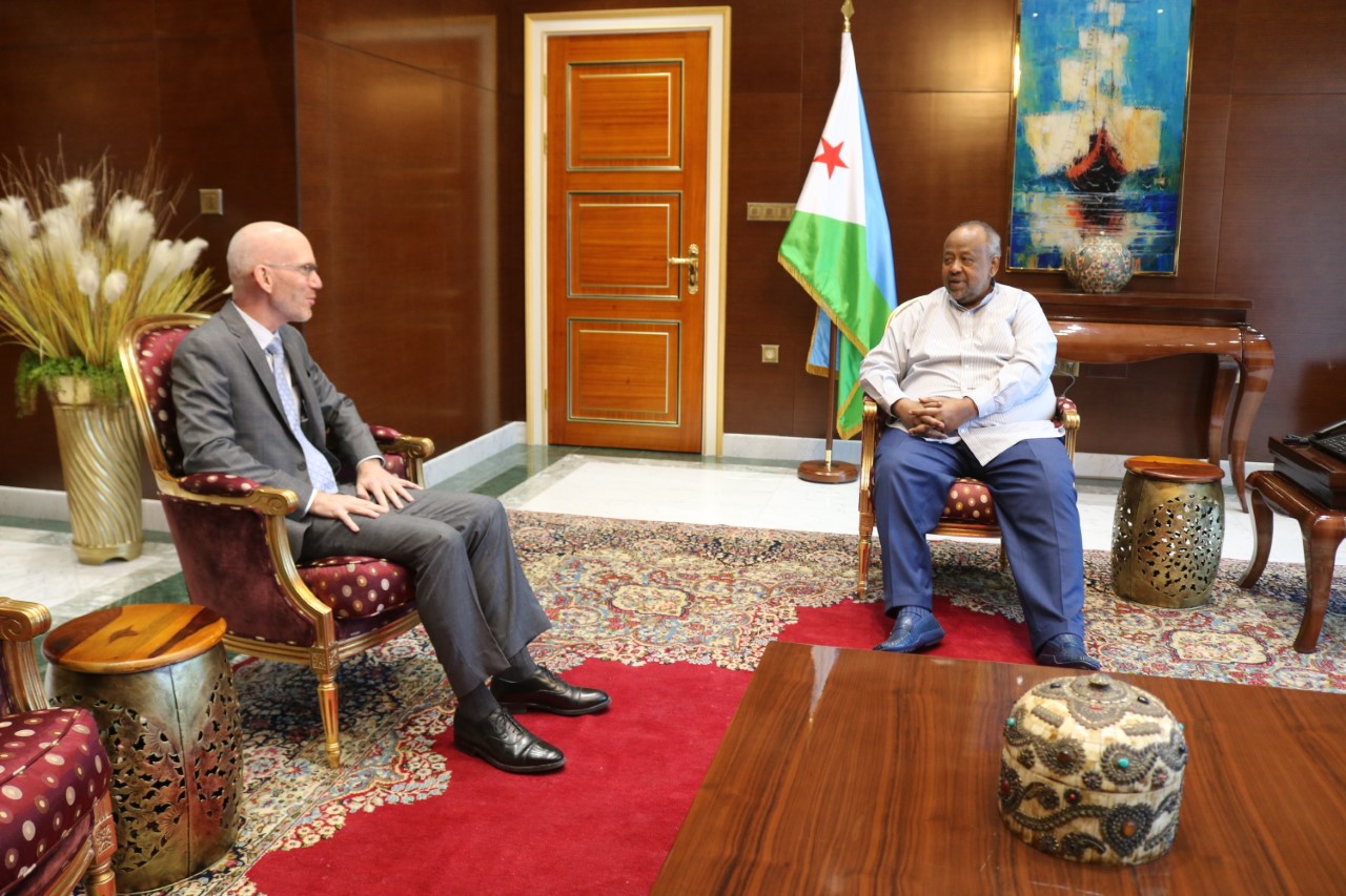 LE PRÉSIDENT DE LA RÉPUBLIQUE REÇOIT LE REPRÉSENTANT SPÉCIAL DU SECRÉTAIRE GÉNÉRAL DES NATIONS UNIES POUR LA SOMALIE