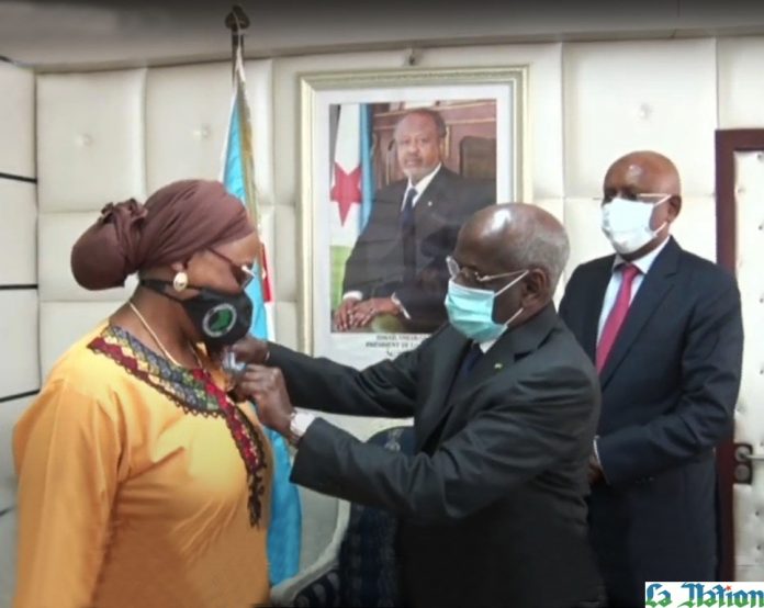 La directrice générale de la BAD pour la région Afrique de l’Est distinguée de la médaille de chevalier de l’ordre du 27 juin (1)