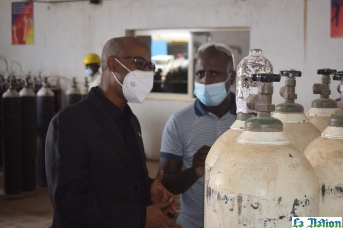 Ministère de la santé Visite d’inspection de la centrale de production d'oxygène (2)