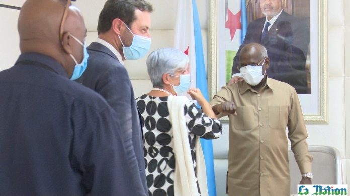 Barbara Manzi fait ses adieux au Premier ministre Abdoulkader Kamil Mohamed (2)