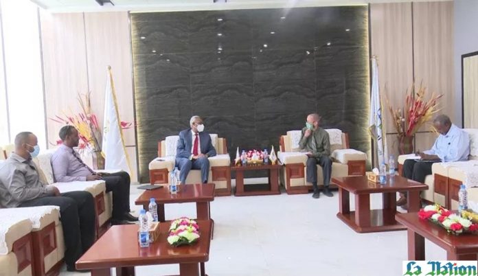 Entrevue entre le président des ports et des zones franches et le nouveau chef de la section économique et politique de l’ambassade des États-Unis à Djibouti