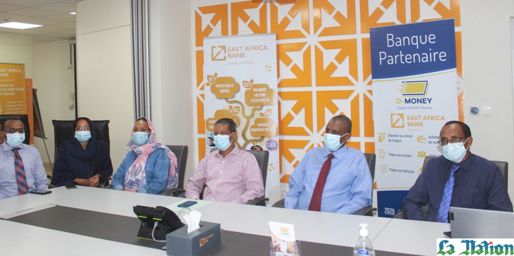 Signature d’un agrément entre East Africa Bank et D- Money