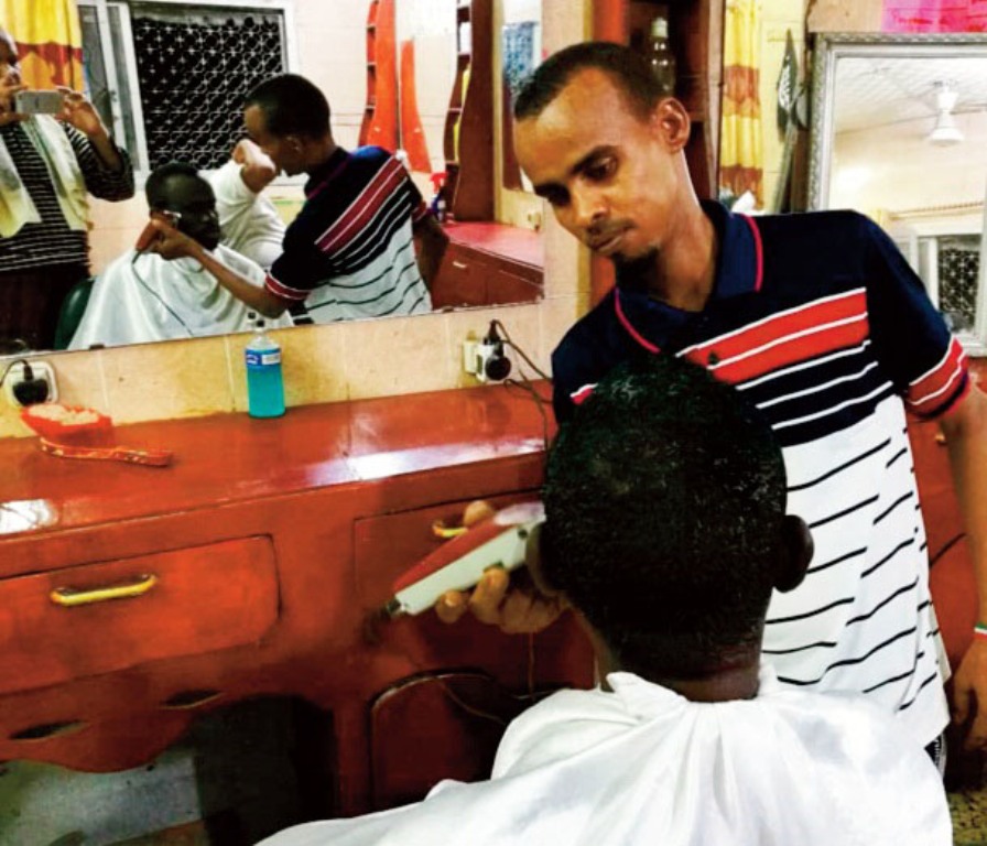 PORTRAIT Haroun Rachid : Un jeune coiffeur talentueux