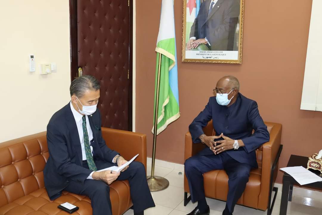 Le Ministre délégué chargé de la Décentralisation reçoit l'ambassadeur du Japon à Djibouti