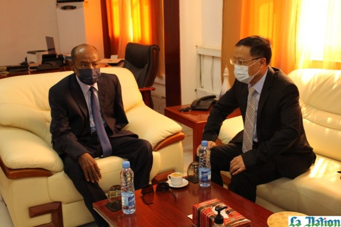 Le nouvel ambassadeur chinois rend une visite de courtoisie au ministre de la défense