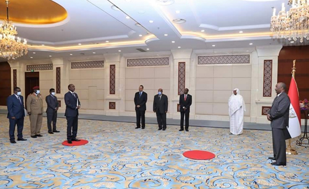L'ambassadeur Issa Khaireh Robleh présente ses lettres de créance au Président Soudanais