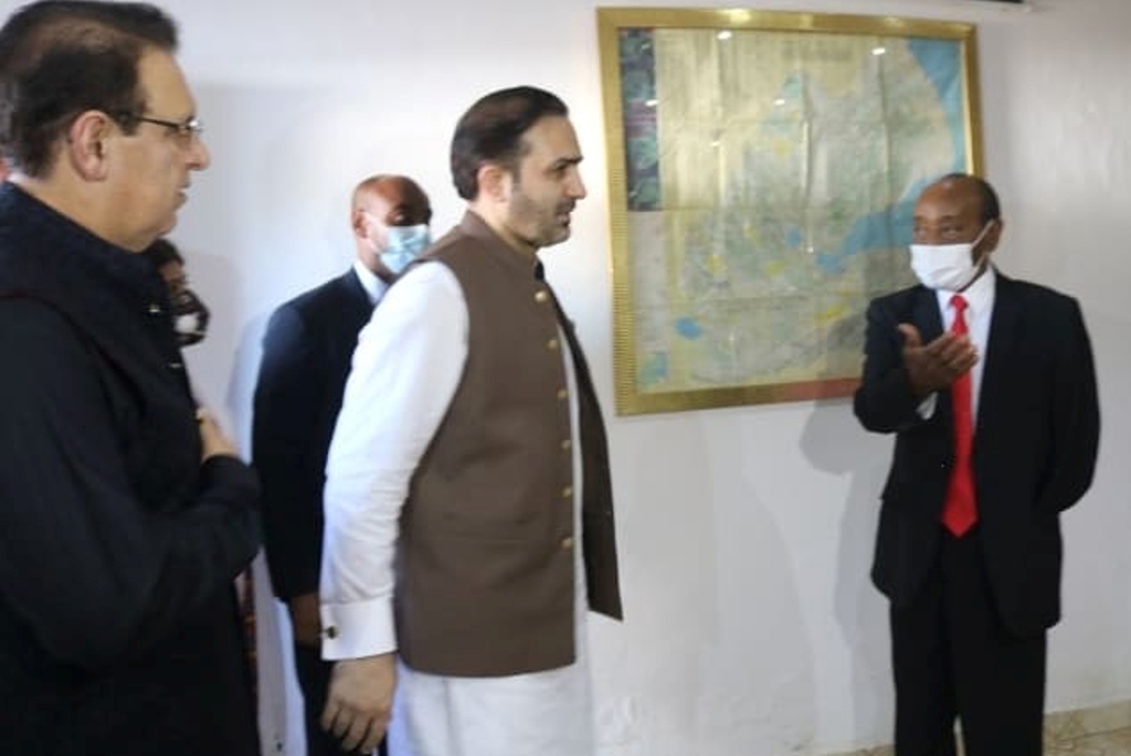 Le ministre de la défense reçoit la visite d’une délégation de sénateurs du Pakistan