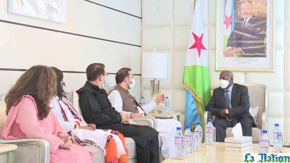 Le premier ministre reçoit en visite de courtoisie une délégation sénatoriale et parlementaire pakistanaise