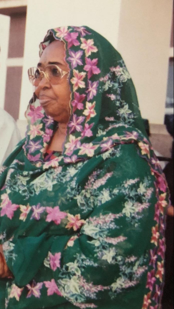 Une grande dame