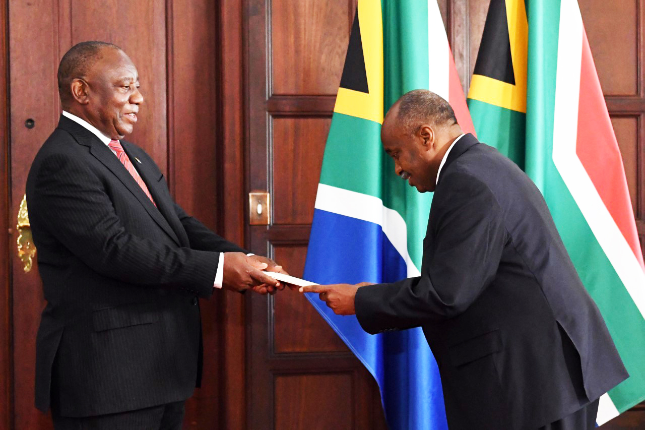 Yacin Elmi Bouh présente ses lettres de créance en qualité d’ambassadeur de Djibouti en Afrique du Sud avec résidence au Kenya