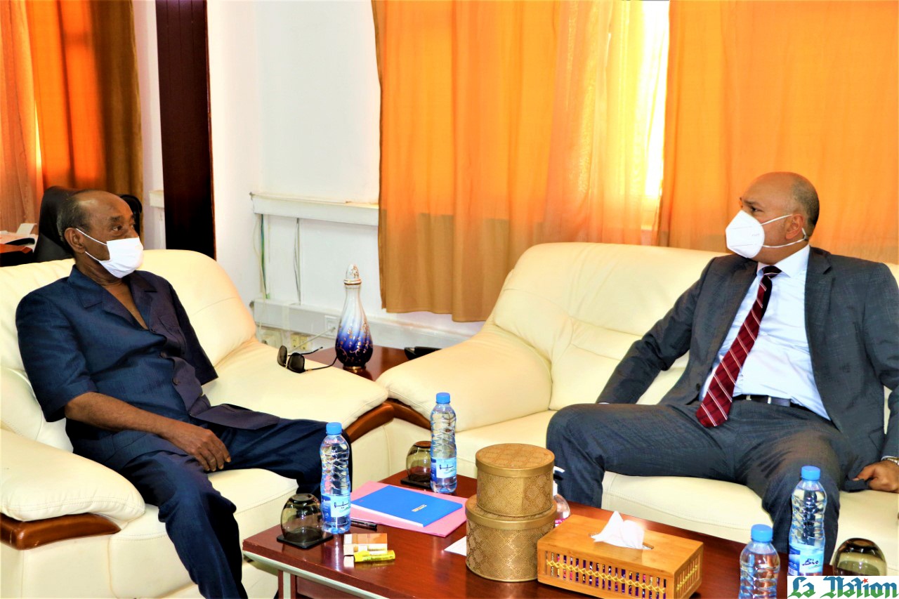 Le ministre de la défense reçoit le nouvel ambassadeur de la république arabe d'Egypte