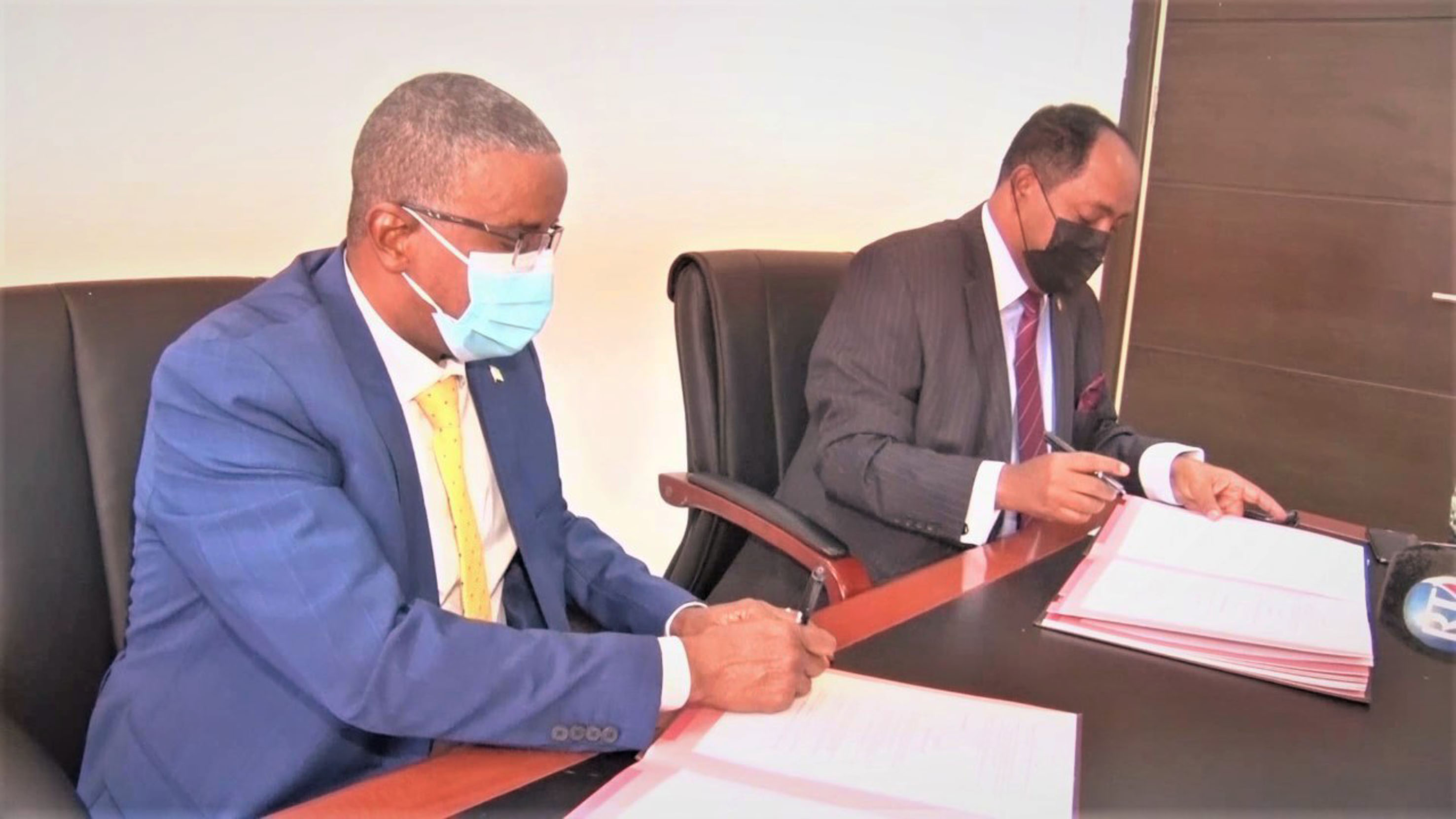 Signature d'un mémorandum d'entente entre le médiateur de la République et l'URI-Horn of Africa