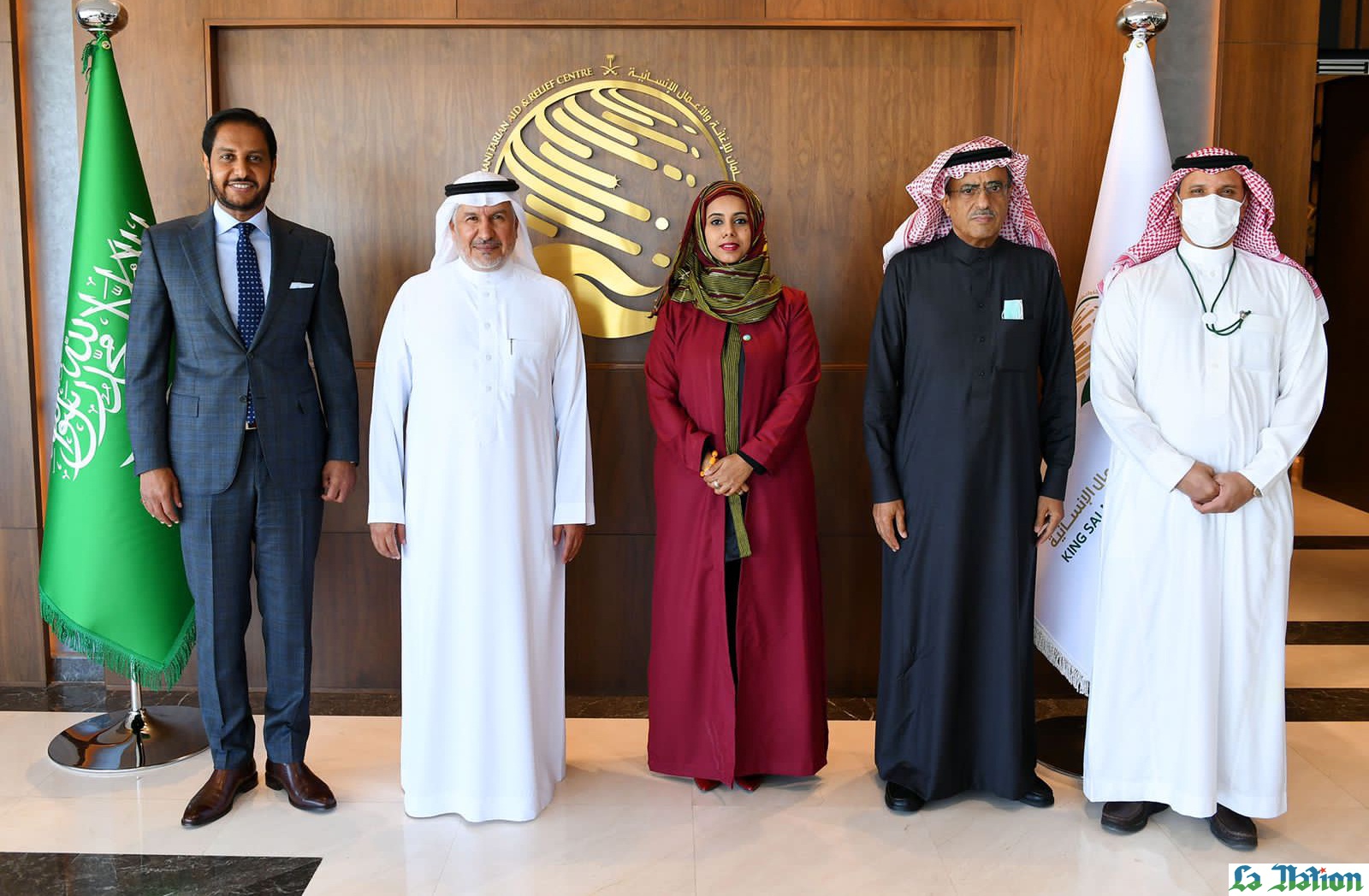 41e session du Conseil des ministres arabes des Affaires sociales : La ministre Ouloufa Ismail Abdo s’entretient avec le directeur  général du Centre d'aide et de secours humanitaires ‘‘Roi Salman’’