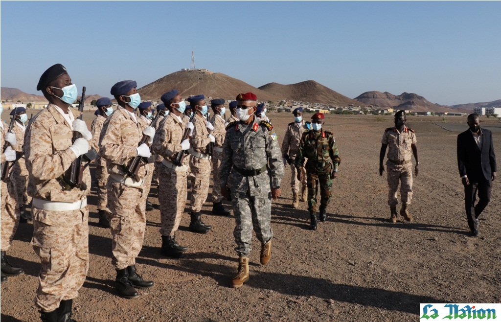 FAD Le CEMGA assiste à une sortie de terrain des élèves officiers de l’AMIA à Ali Sabieh