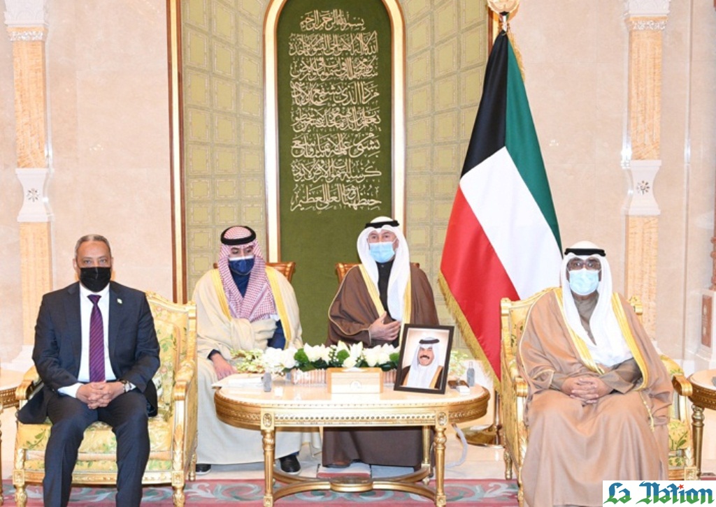 Le nouvel ambassadeur de Djibouti  remet ses lettres de créances au Prince héritier de l’Etat du Koweït