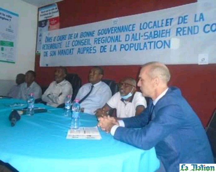 Les membres du conseil régional d’Ali-Sabieh présentent (2)