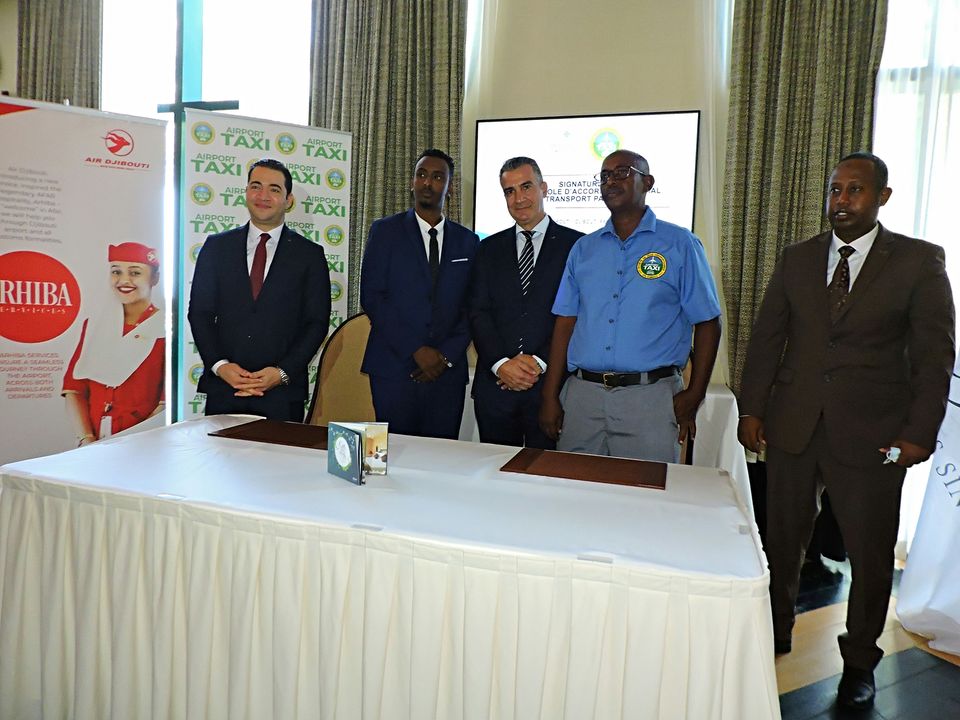 Signature d’un accord de partenariat entre la société de taxis aéroportuaires STA et l’Hôtel Kempinski Palace