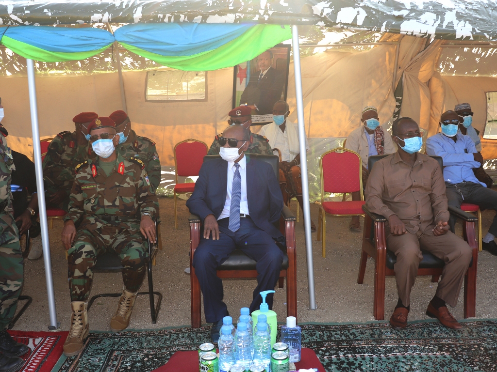 Visite du ministre de la défense aux FAR stationnées au Lac Assal