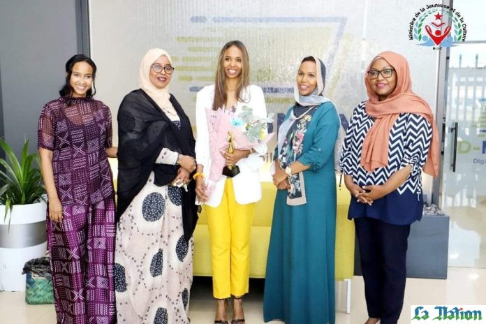 La Miss Djibouti au siège de la société D-money (3)