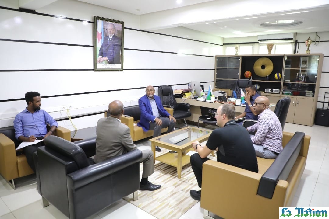 Le secrétaire d’Etat chargé des Sports reçoit un expert international du sport de haut niveau