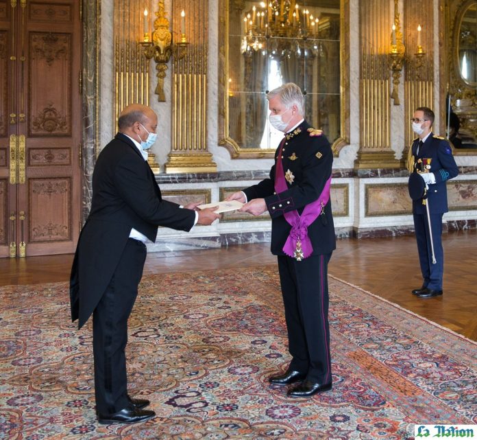 L'ambassadeur Aden Mohamed Dileita remet ses lettres de créances au roi Philippe (1)