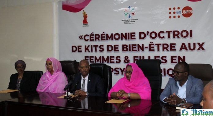 Cérémonie de remise de kits de bien être aux femmes et jeunes filles en milieu psychiatrique à l’hôpital Général Peltier (1)