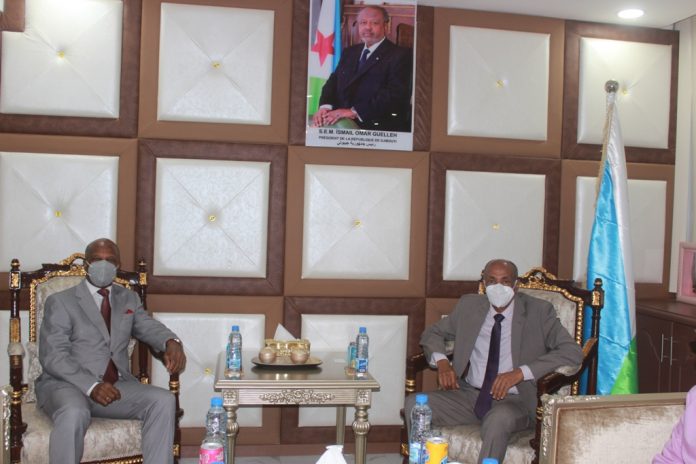 Le Ministre du Travail reçoit le nouvel Ambassadeur de Cuba accrédité à Djibouti