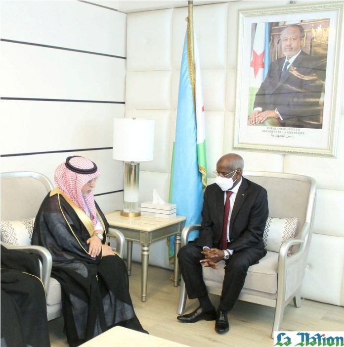 Le Premier ministre reçoit une délégation saoudienne de l'Université islamique Imam Muhammad bin Saoud (2)