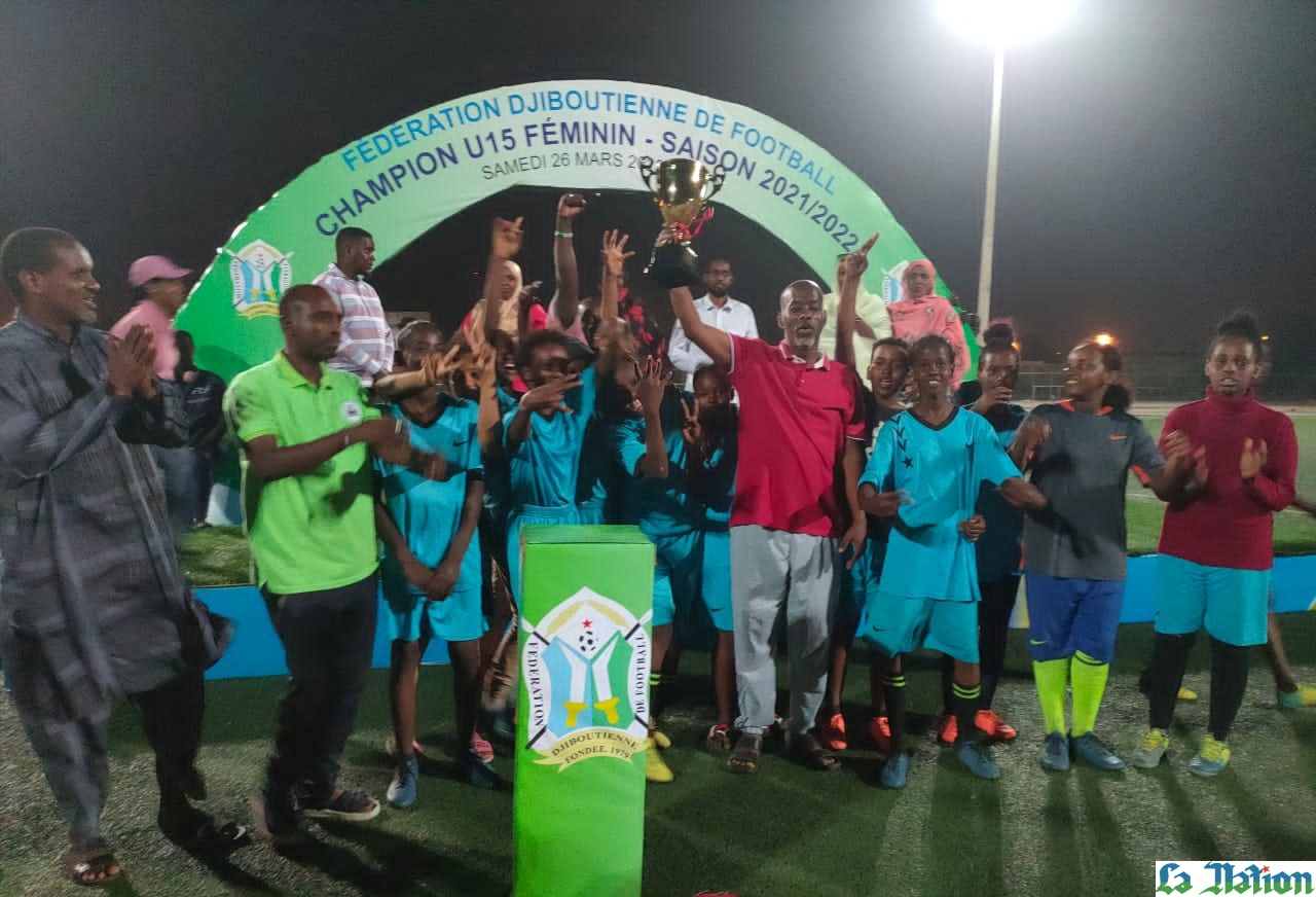 Championnat scolaire féminin U-15 : L’équipe du CEM de Boulaos sacrée championne de la saison sportive 2021/2022