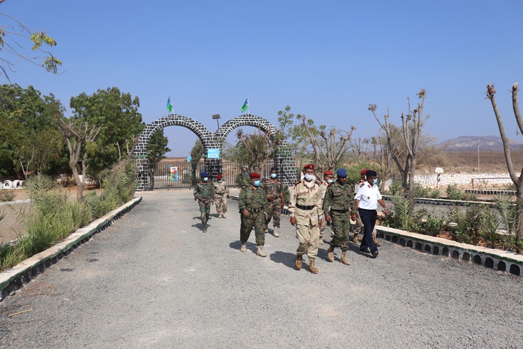 Le CEMGA visite l’école militaire « Président Gouled » de Holl Holl