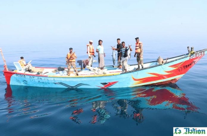 Les Gardes-côtes interceptent des embarcations se livrant à des activités de pêche illégale (1)