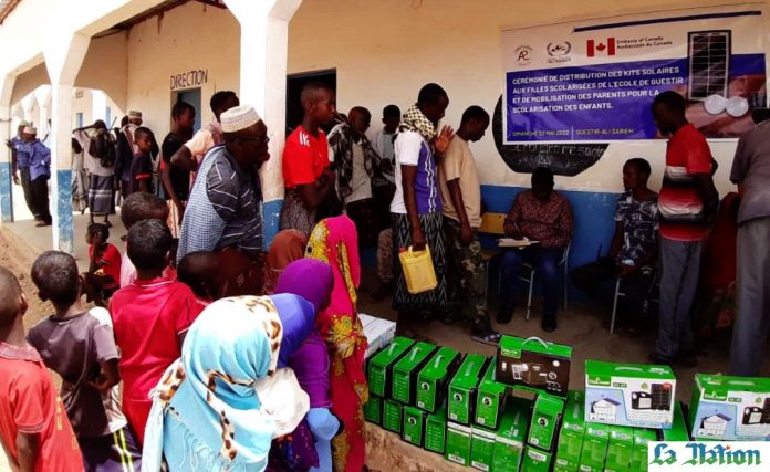 L’ONG ‘‘Paix et Lait’’ distribue des kits solaires aux familles nomades de Guestir (2)