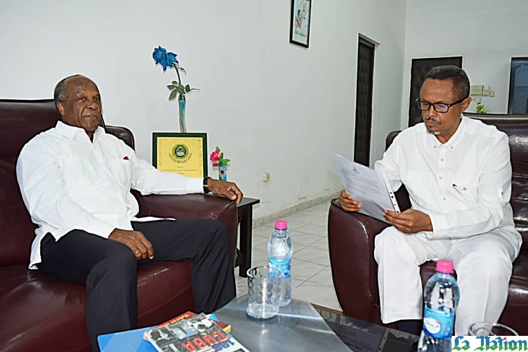 Le maire de la ville de Djibouti reçoit l'ambassadeur de Cuba à Djibouti