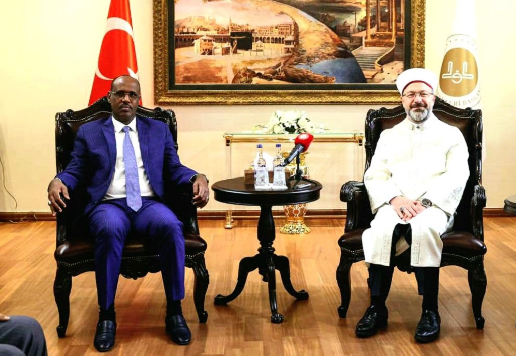 Visite de travail à Ankara du ministre des Affaires Musulmanes et des Biens Waqfs