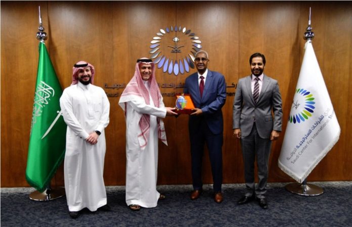 Le président de l’APZFD rencontre le secrétaire général de l’union des chambres de commerce saoudiennes (1)