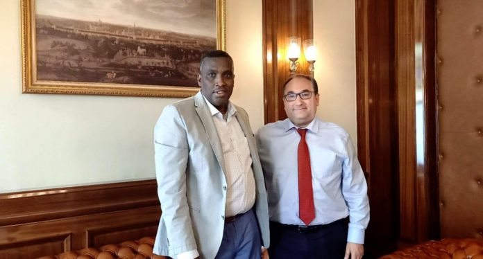 Une rencontre chaleureuse entre le Bourgmestre et le coordonnateur de l'ABED